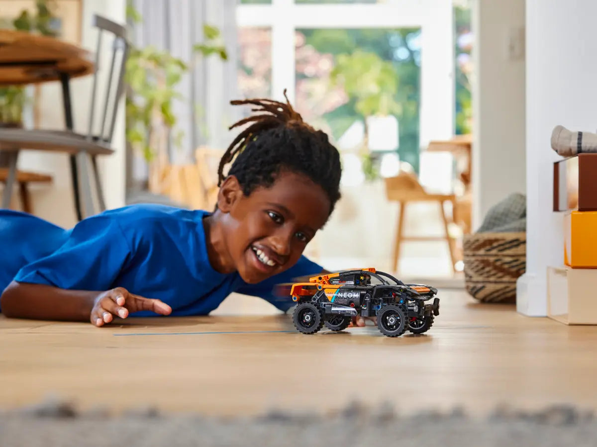 LEGO Technic 42166 NEOM McLaren Extreme E -kilpamaasturi