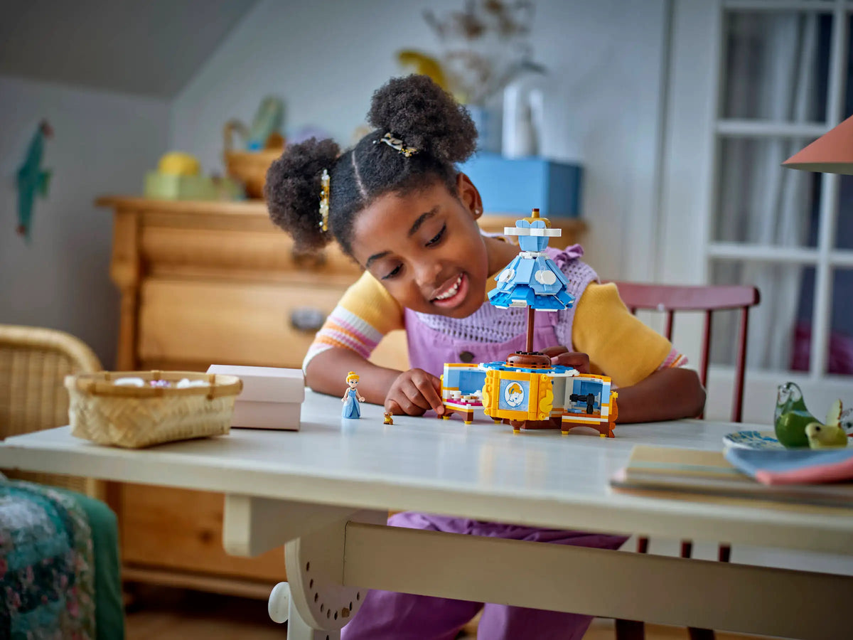 LEGO Disney 43266 Tuhkimon Mekko