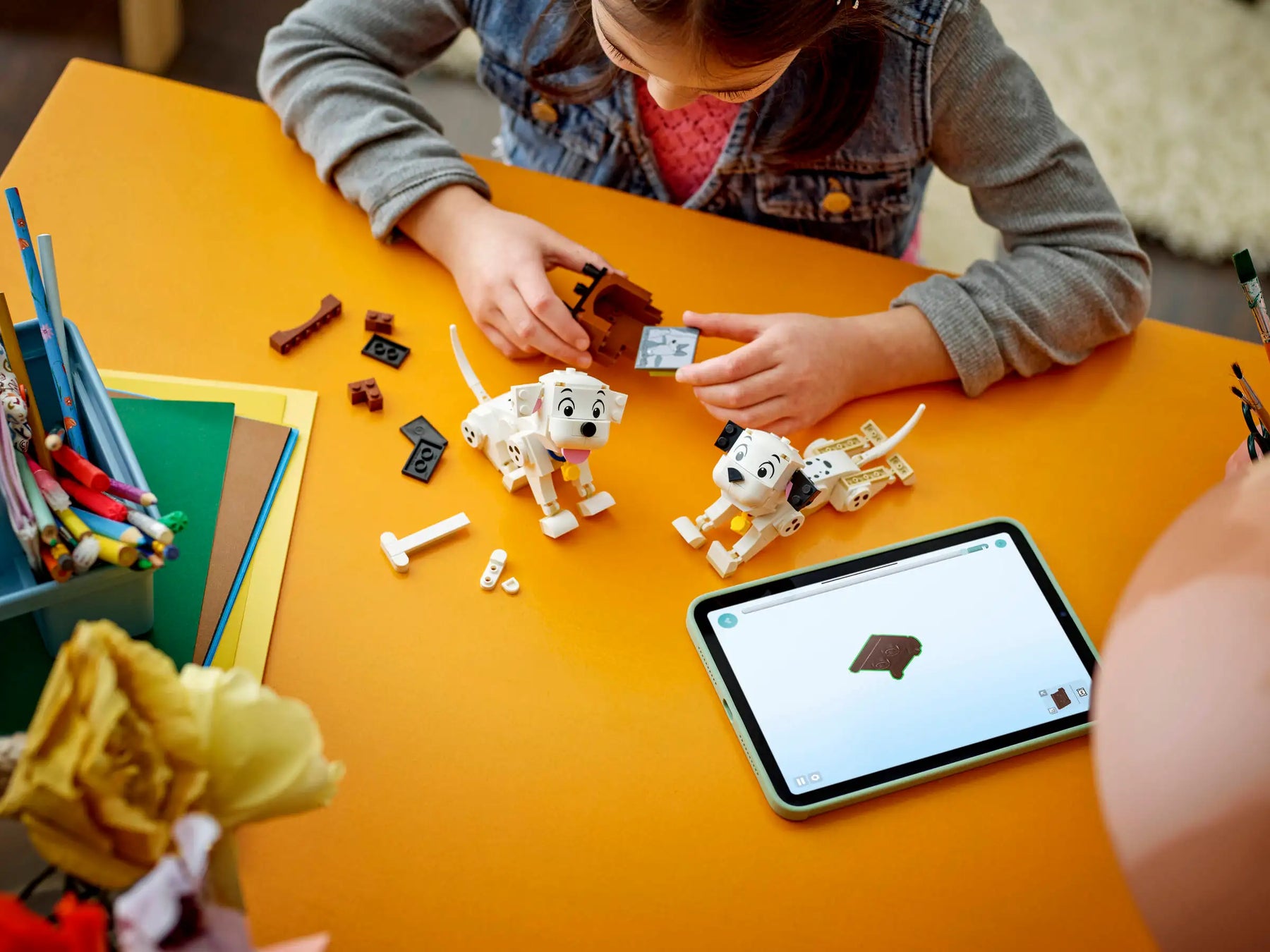 LEGO Disney 43271 101 Dalmatialaista Koiranpennut: Laikku ja Pipsa