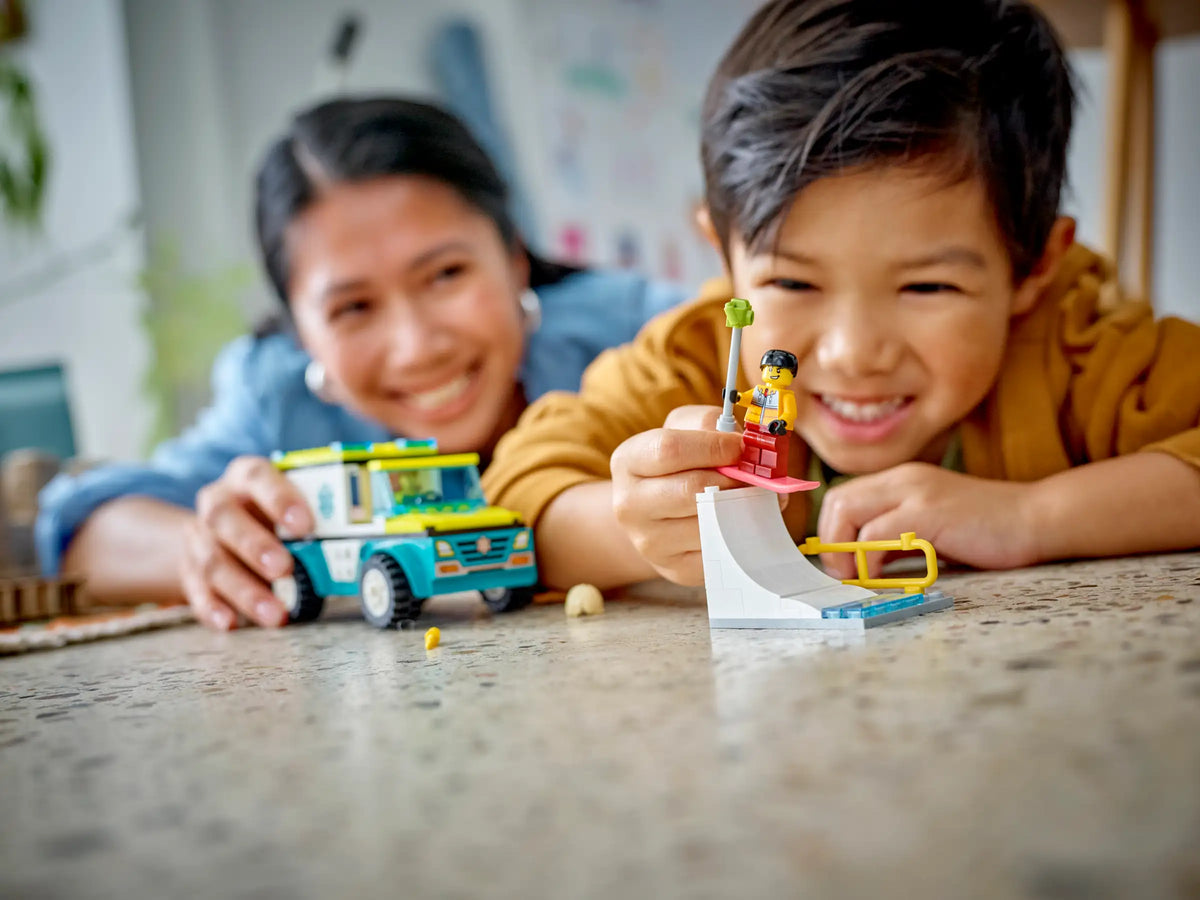 LEGO City 60403 Ambulanssi ja Lumilautailija