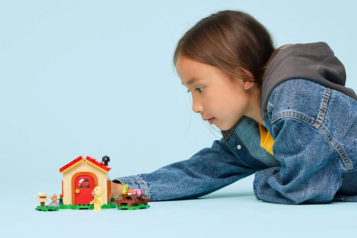 LEGO 77058 Animal Crossing Goldie Kodikkaassa Talossaan