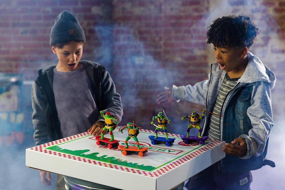 Teini-ikäiset Mutanttininjakilpikonnat Leo ja Pullback Skeittilauta
