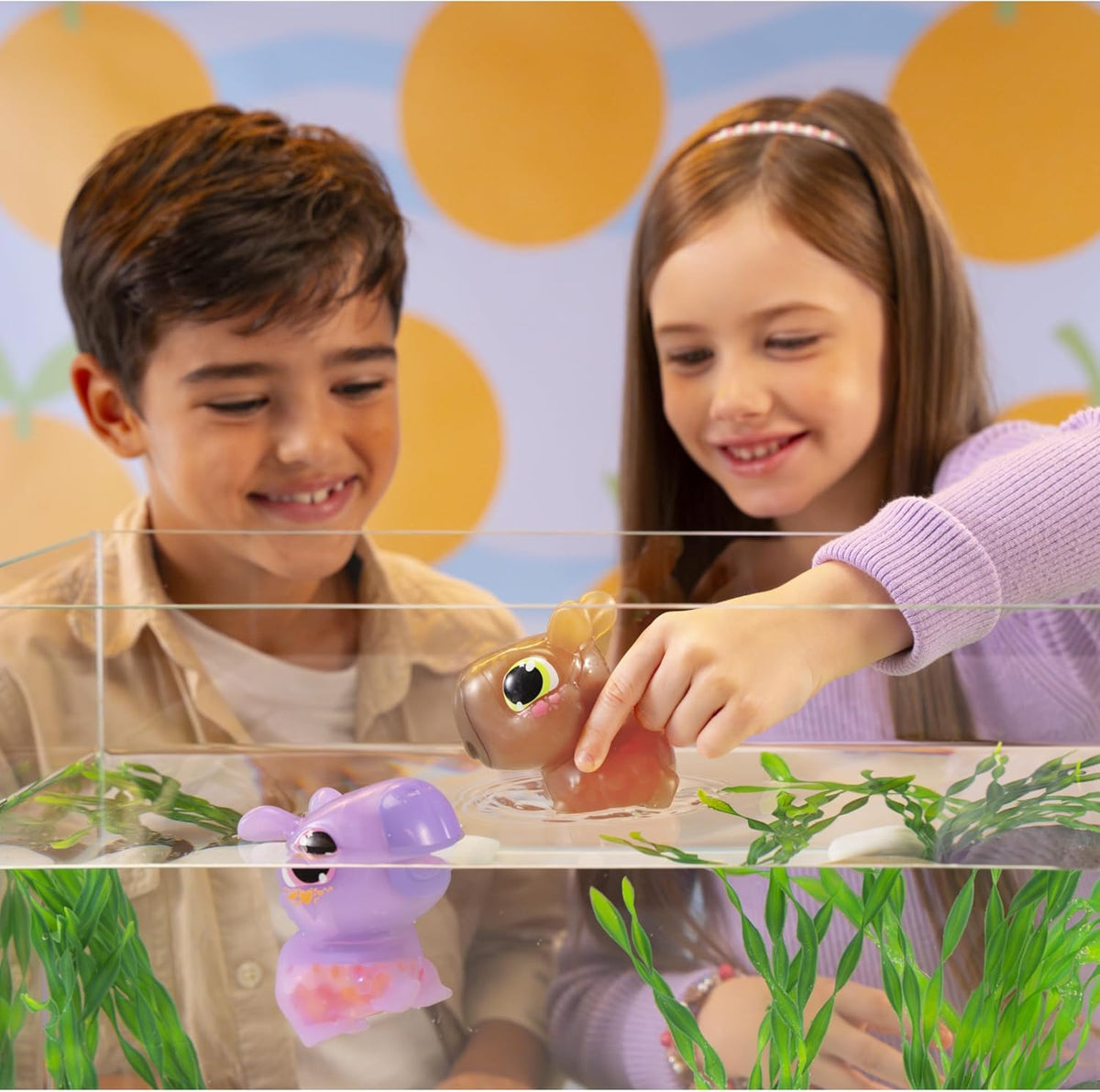 Animagic Let's Glo Kapybara Interaktiivinen Eläin Violetti