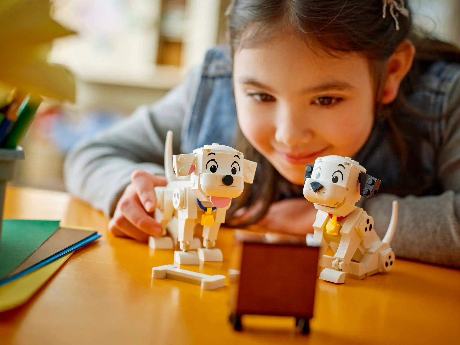 LEGO Disney 43271 101 Dalmatialaista Koiranpennut: Laikku ja Pipsa