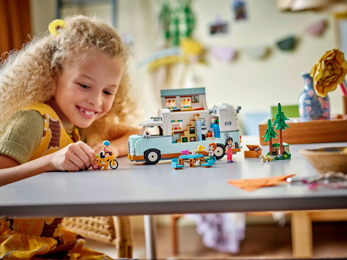 LEGO Friends 42663 Ystävien Seikkailu Matkailuautolla