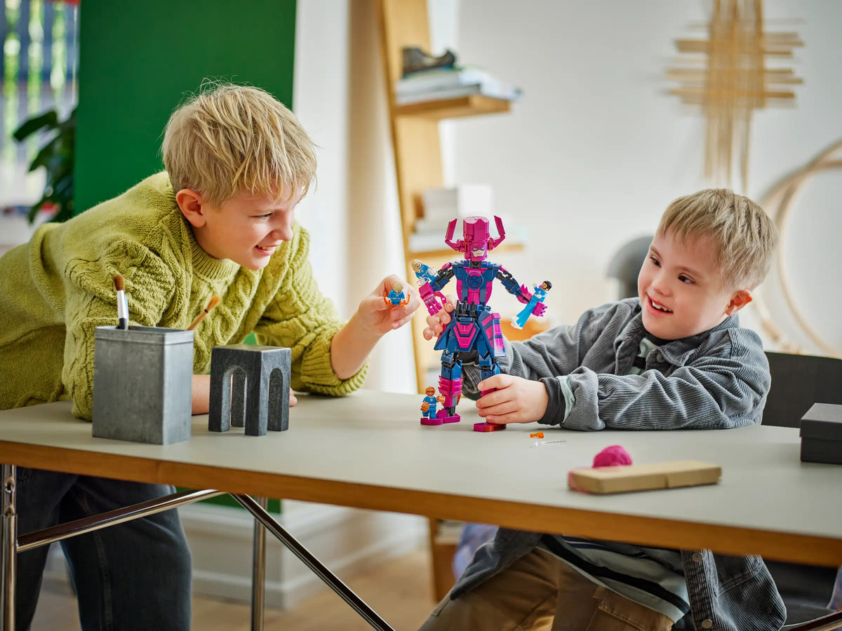 LEGO Marvel 76316 Ihmeneloset Vastaan Galactus-rakennushahmo