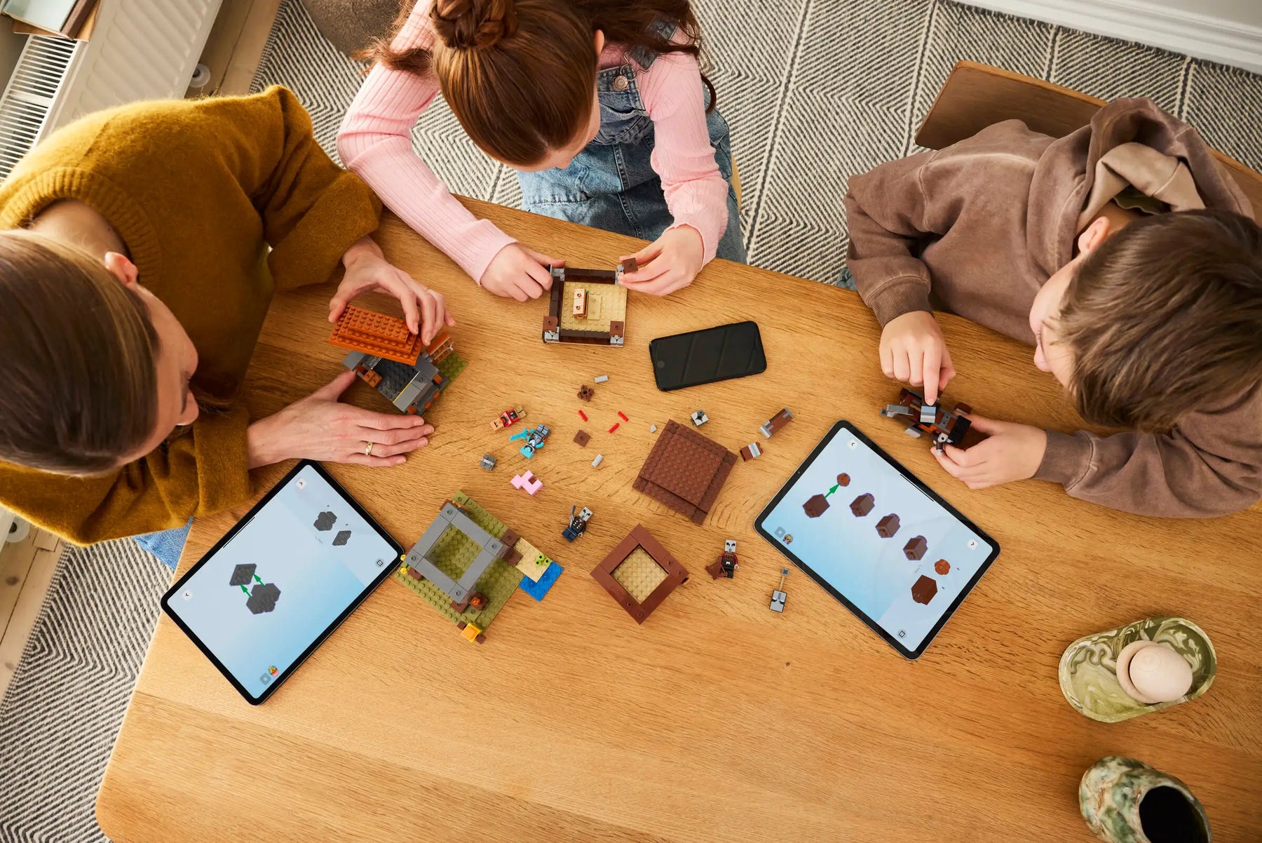 LEGO Minecraft 21278 Ryöstelijöiden Etuvartioasema ja Tuhokylvyri