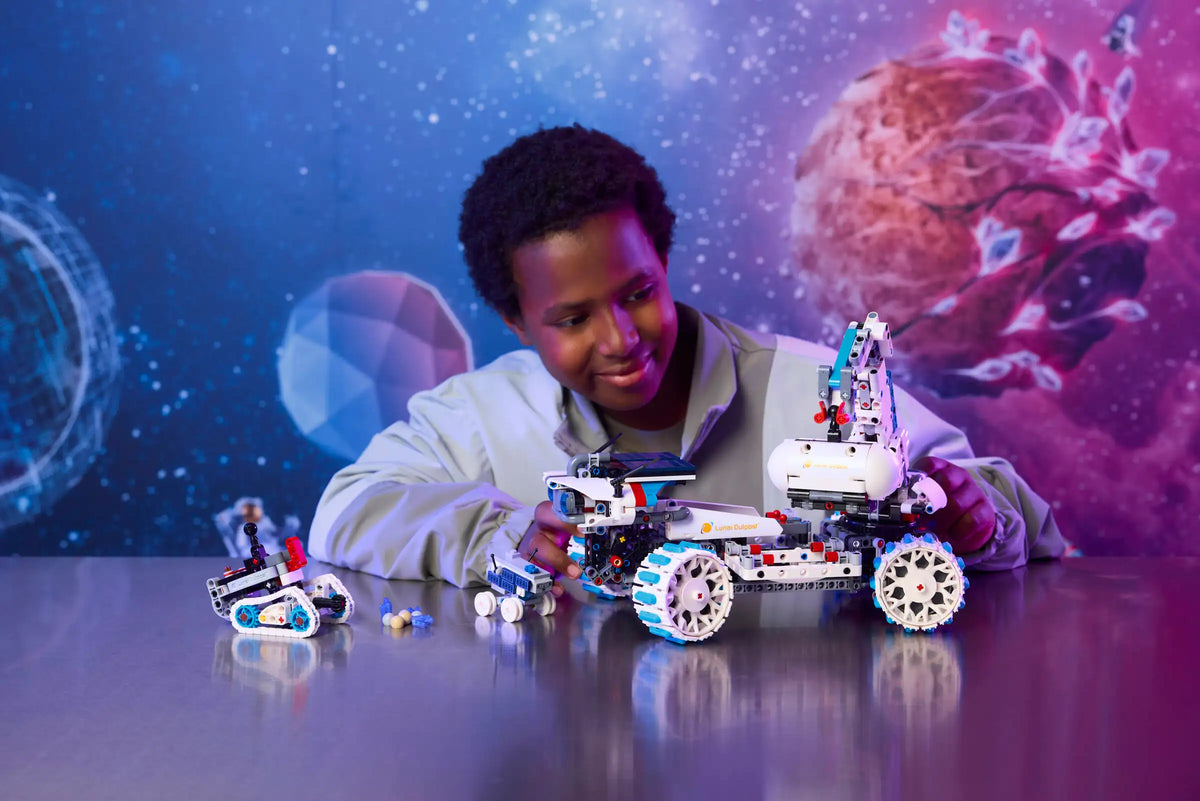 LEGO Technic 42211 Lunar Outpost™ Avaruusmönkijä