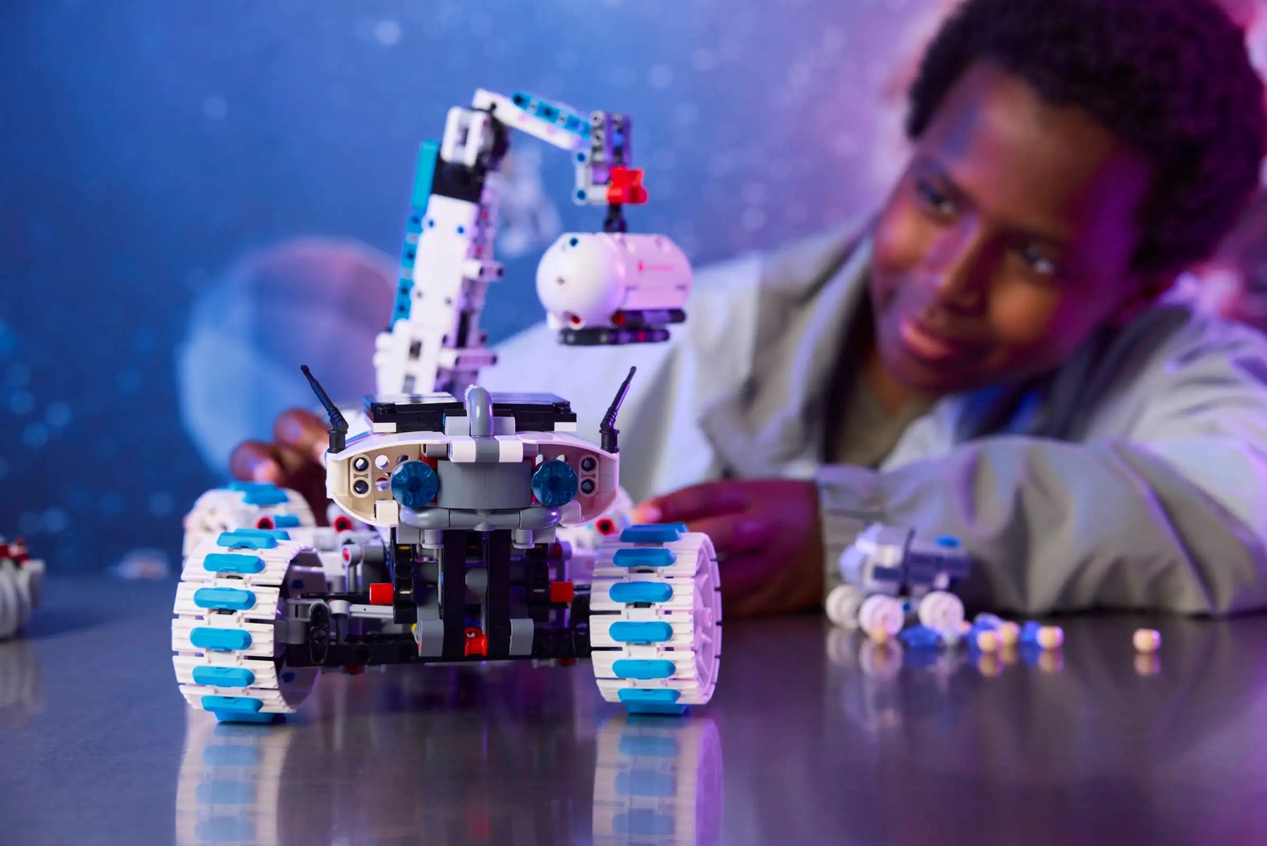 LEGO Technic 42211 Lunar Outpost™ Avaruusmönkijä