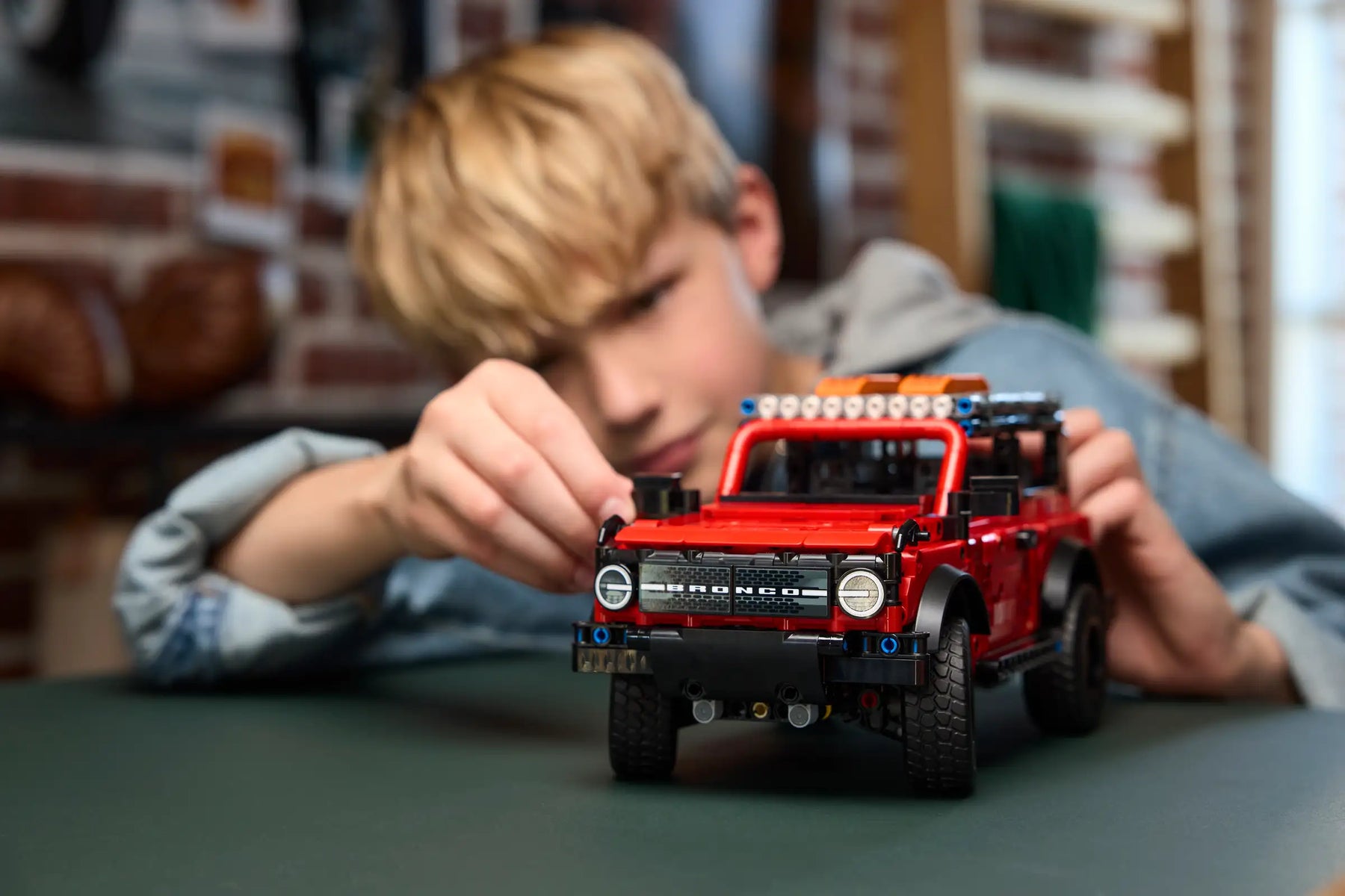 LEGO Technic 42213 Ford Bronco® Maasturi