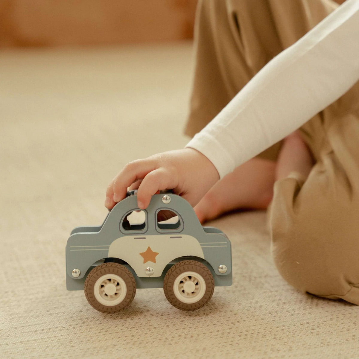 Little Dutch Puinen Poliisiauto Hahmolla