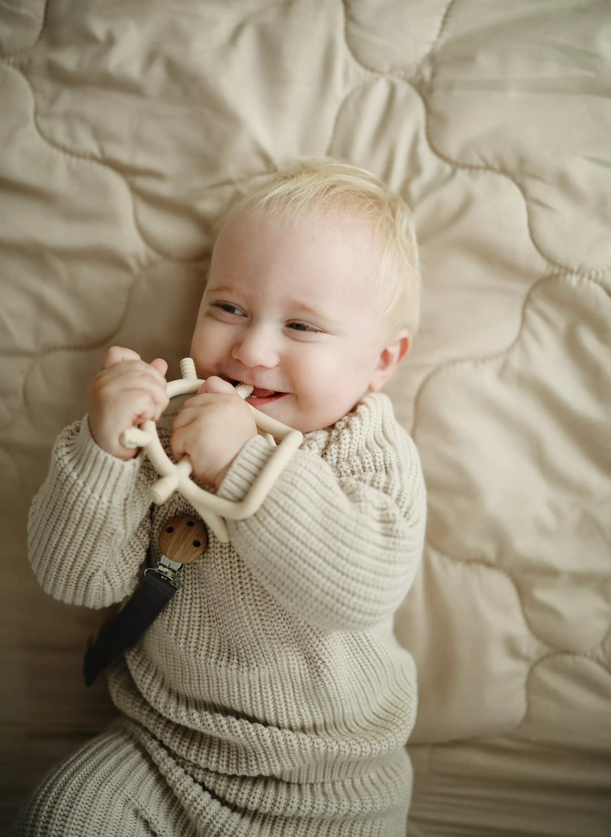 Mushie Sensory Teether Purulelu Shifting Sand