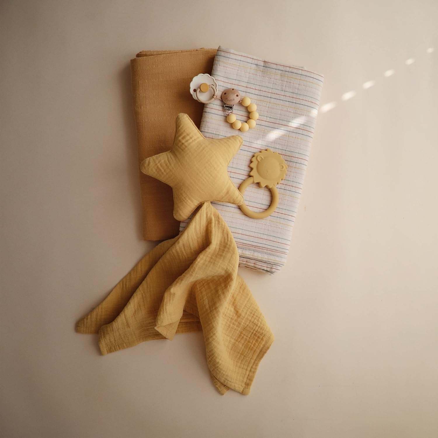 Mushie Teether Purulelu Lion Soft Yellow