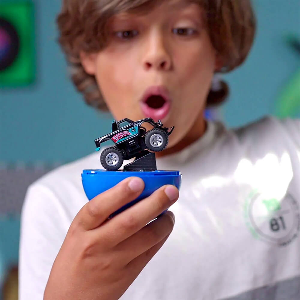 Mystery Ballerz Yllätyspallo Radio-Ohjattava Auto