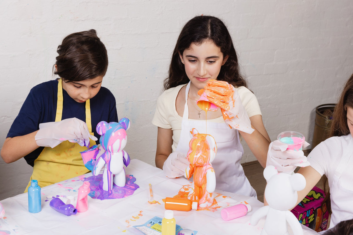 Pour Palz Maalattava Nallekarhu Keräilyhahmo Kultaraita