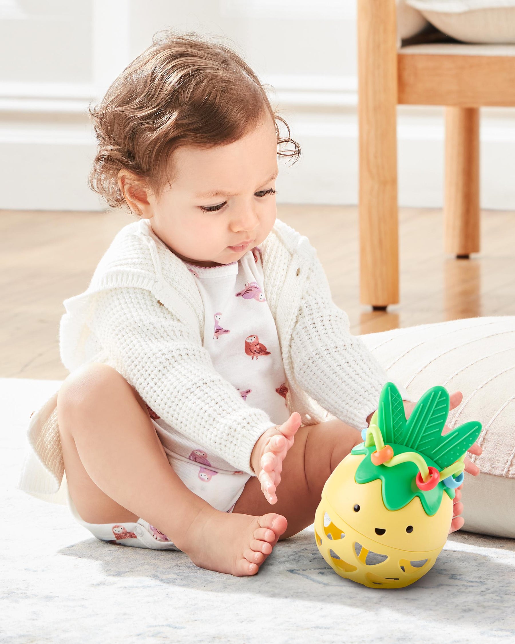 Skip Hop Roll Around Ananas Aktiviteettilelu
