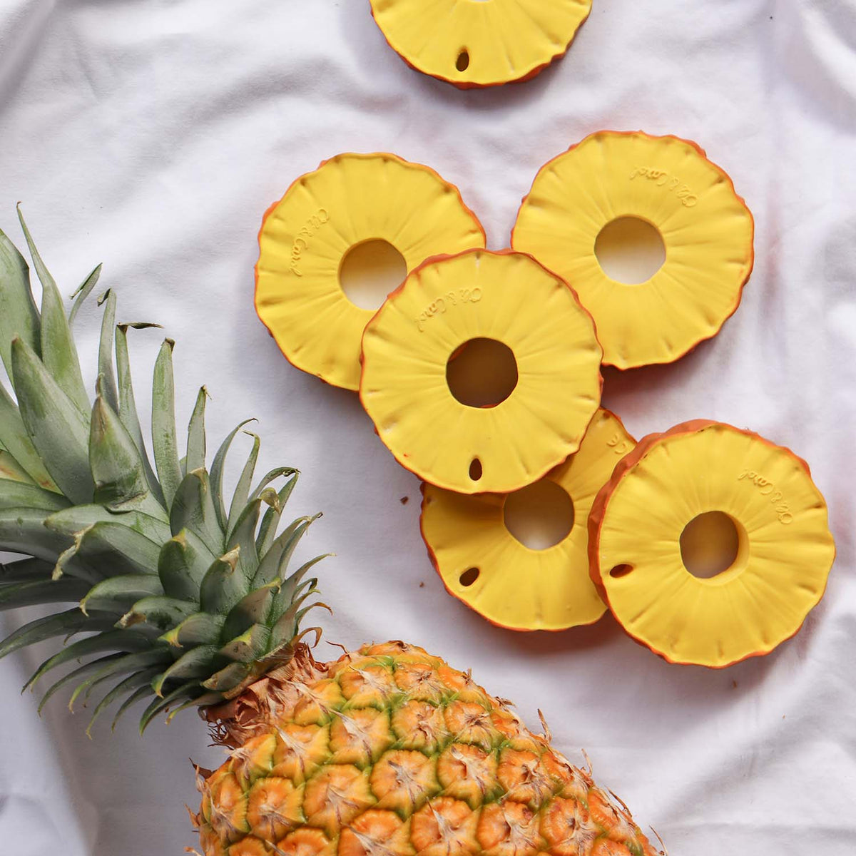 Oli & Carol Luonnonkumi Kylpylelu/Purulelu Ananas
