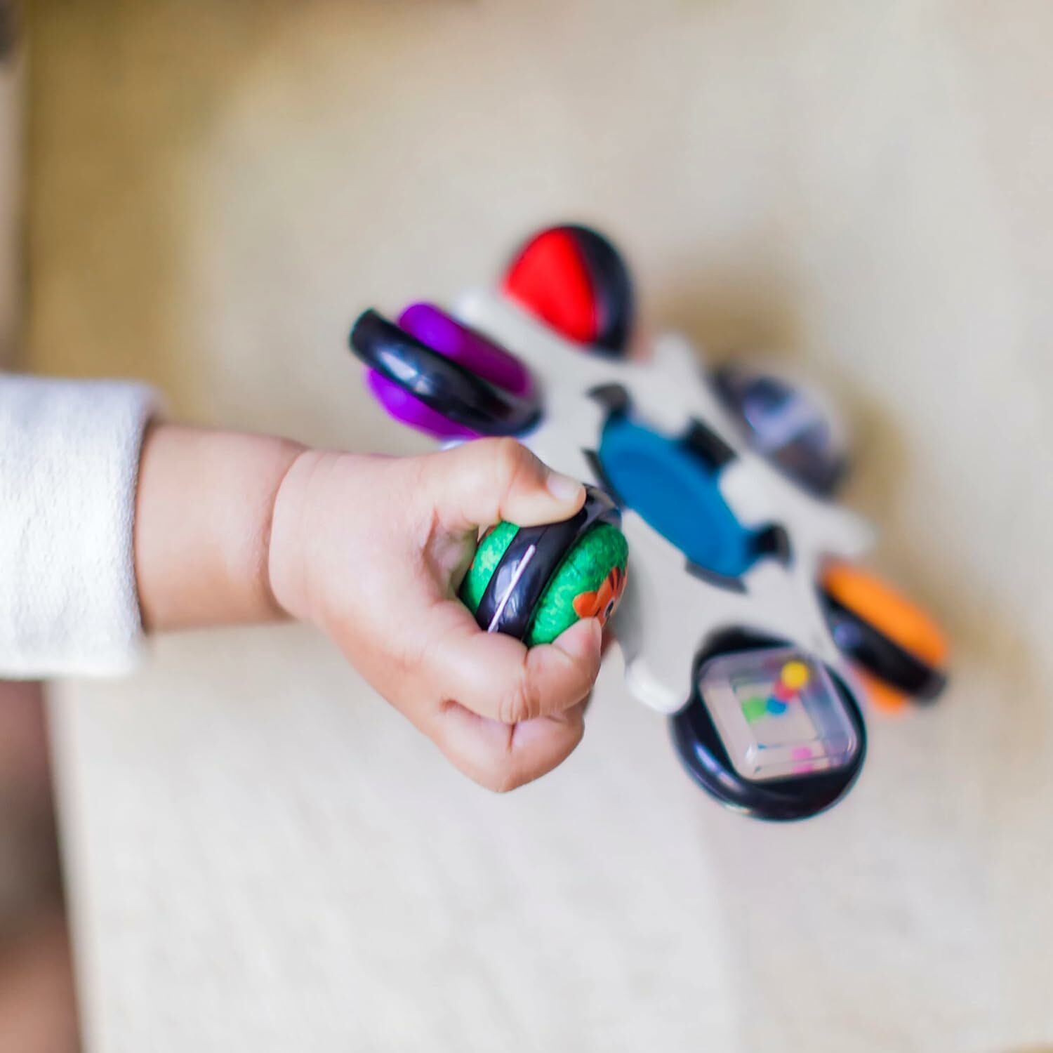 Baby Einstein Curiosity Clutch Aktiviteettilelu