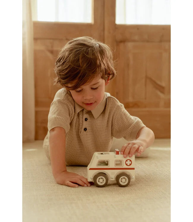 Little Dutch Puinen Ambulanssi Hahmolla