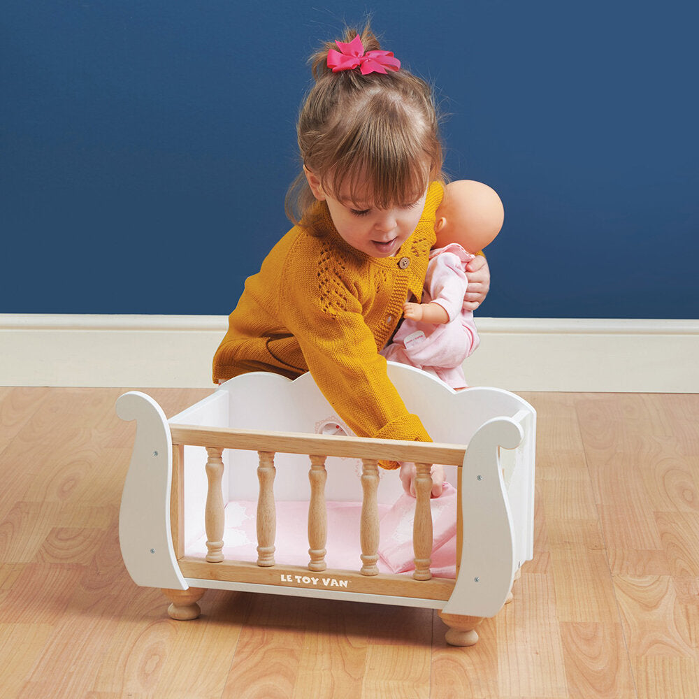 Le Toy Van Puinen Nukensänky (41cm)