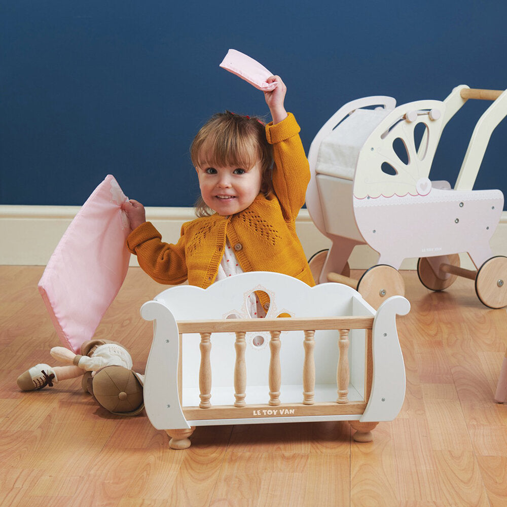 Le Toy Van Puinen Nukensänky (41cm)