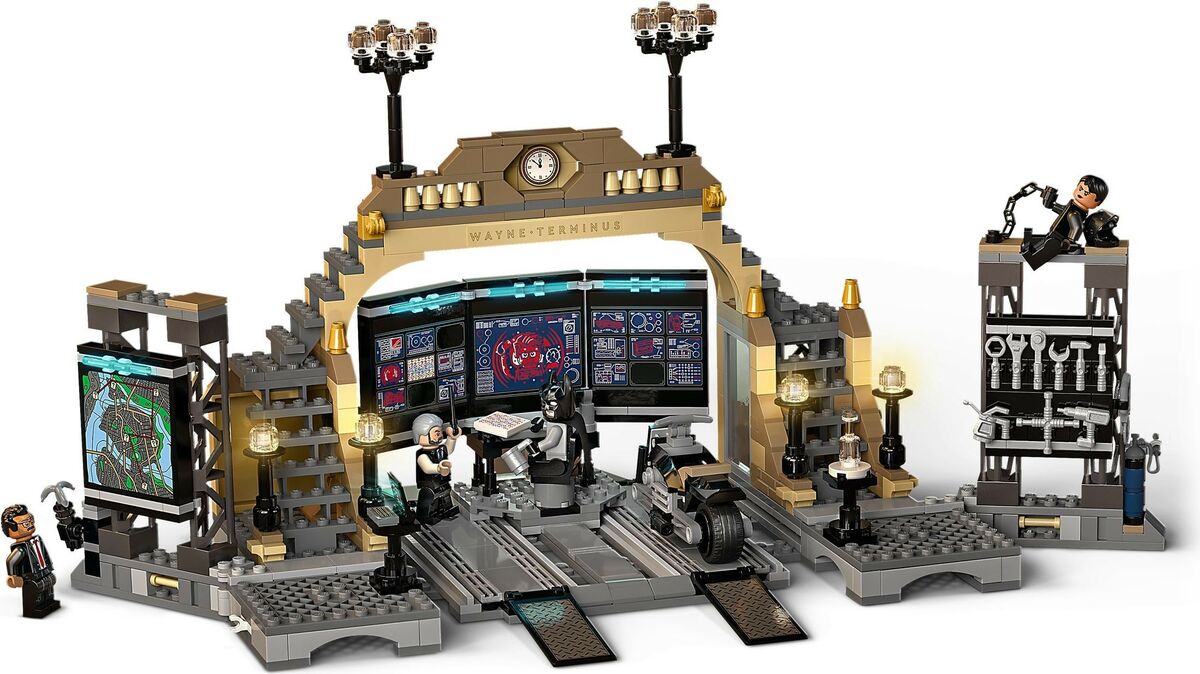 LEGO 76183 The Batman Batcave : The Riddler Face-off