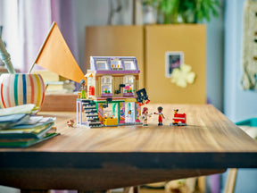 LEGO Friends 42653 Musiikkikauppa ja Asunto