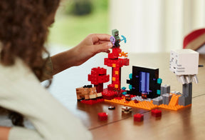 LEGO Minecraft 21255 Hornaportaalin Väijytys