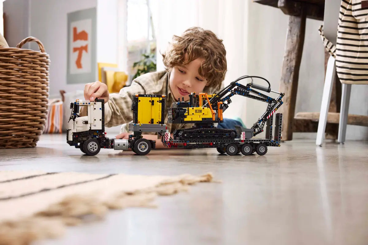 LEGO Technic 42175 Volvo FMX ‑kuorma-auto ja EC230 Electric ‑kaivukone