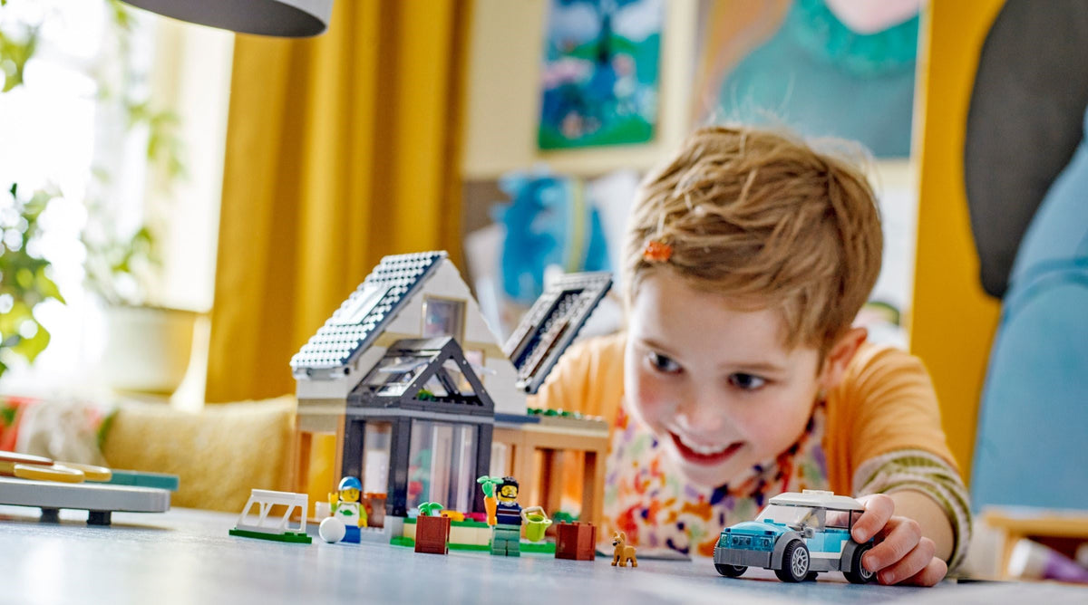 LEGO City 60398 Omakotitalo ja Sähköauto