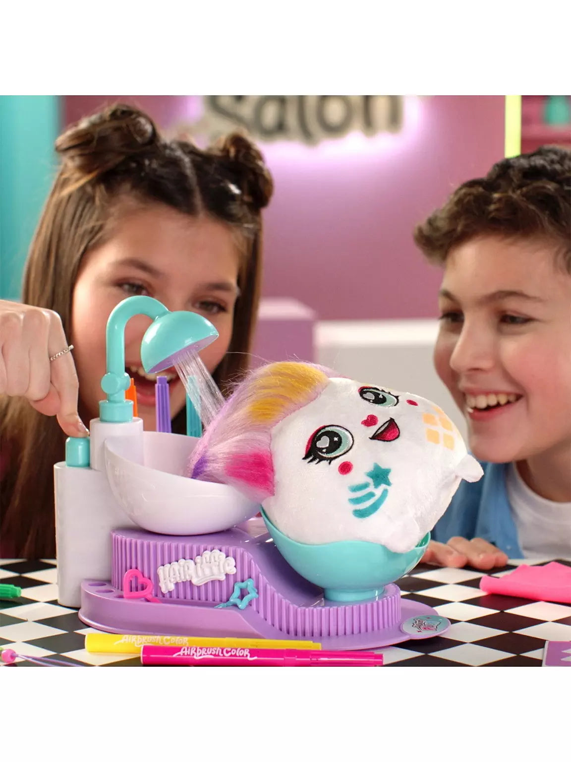 Airbrush Plush Hairrific Salon Pesula/Kampaamo