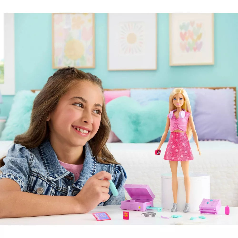 Barbie Family & Friends Adventure Malibu Nukke ja Matkustustarvikkeet