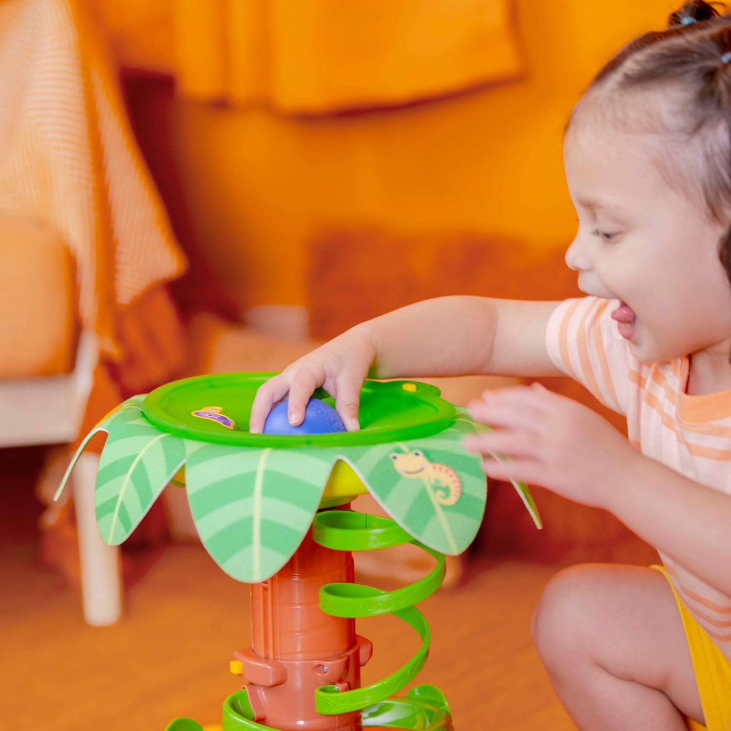 Bright Starts Tropical Twirl Pallospiraali Valolla ja Äänellä