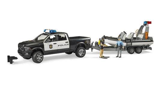 Bruder RAM 2500 Poliisiauto, 2 Hahmoa, Vene ja Traileri 1:16