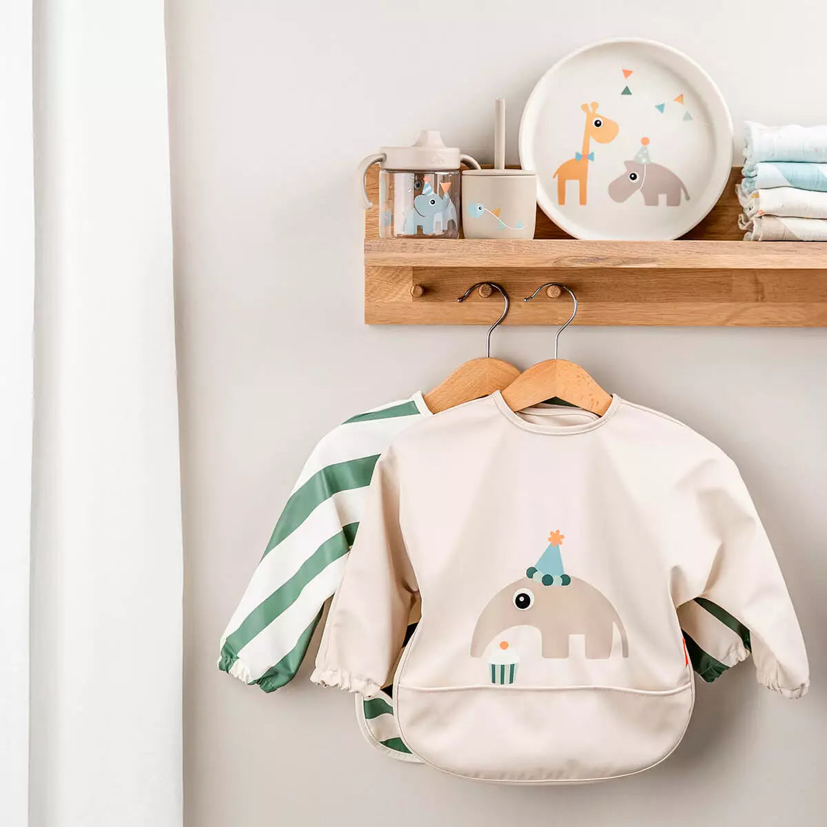 Done by Deer Celebration Ruokalappu Hihoilla Sand