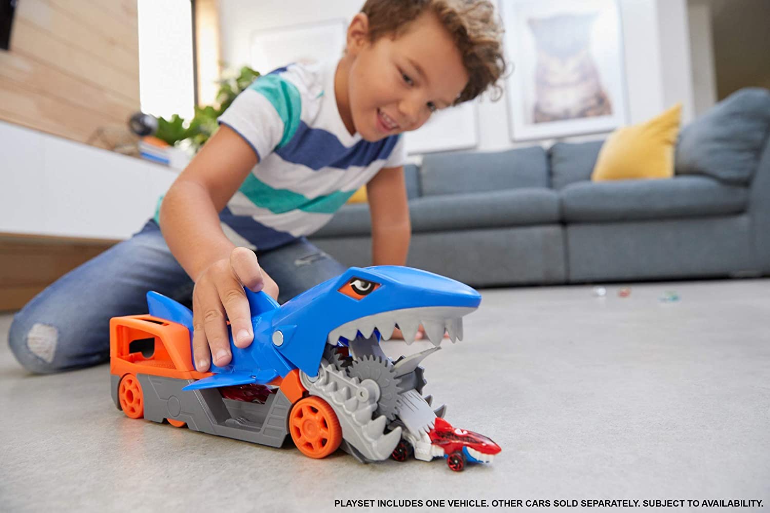 Hot Wheels Shark Transport Truck Pikkuautoleikkisetti