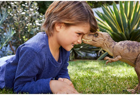 Jurassic World All Out Attack T-Rex Dinosaurus Äänillä 55cm