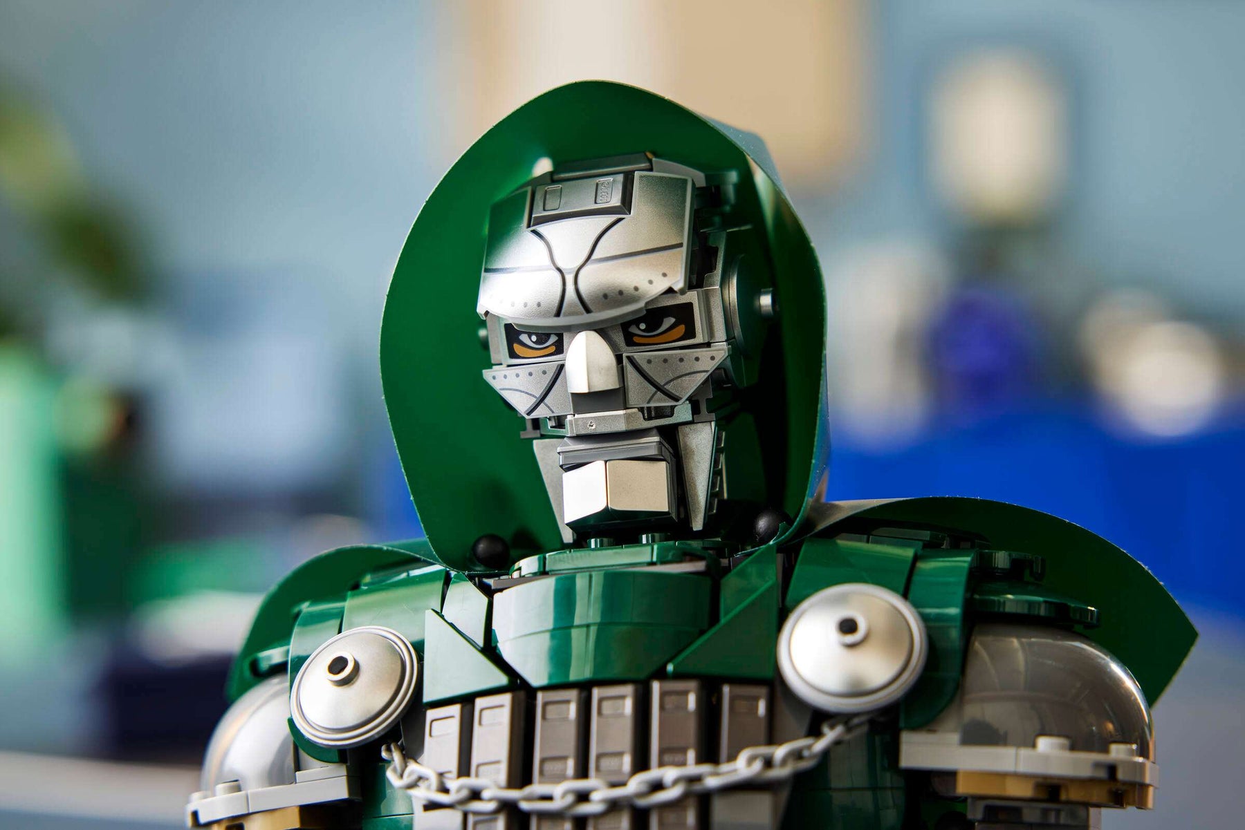 LEGO 76345  Marvel Tohtori Doomin Rintakuva