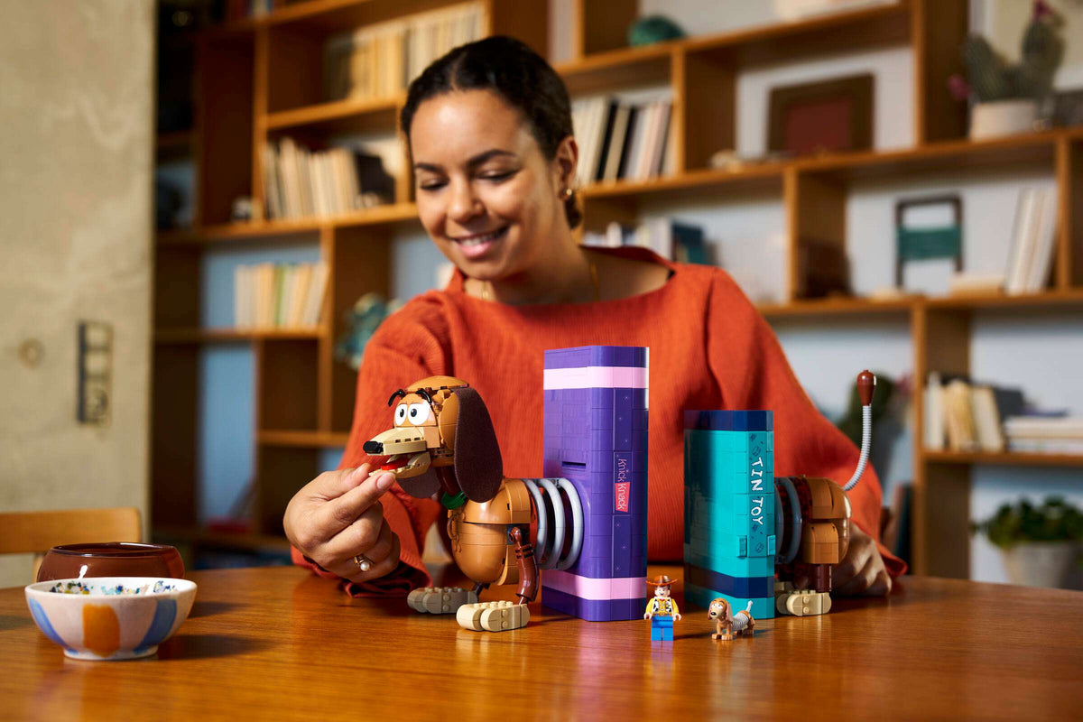 LEGO Disney 43301 Toy Story -kirjatuet: Slinky-koira