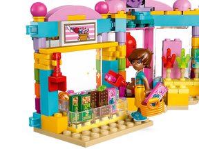 LEGO Friends 42649 Heartlake Cityn Karkkikauppa