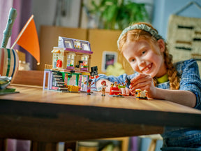 LEGO Friends 42653 Musiikkikauppa ja Asunto