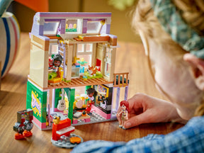 LEGO Friends 42653 Musiikkikauppa ja Asunto