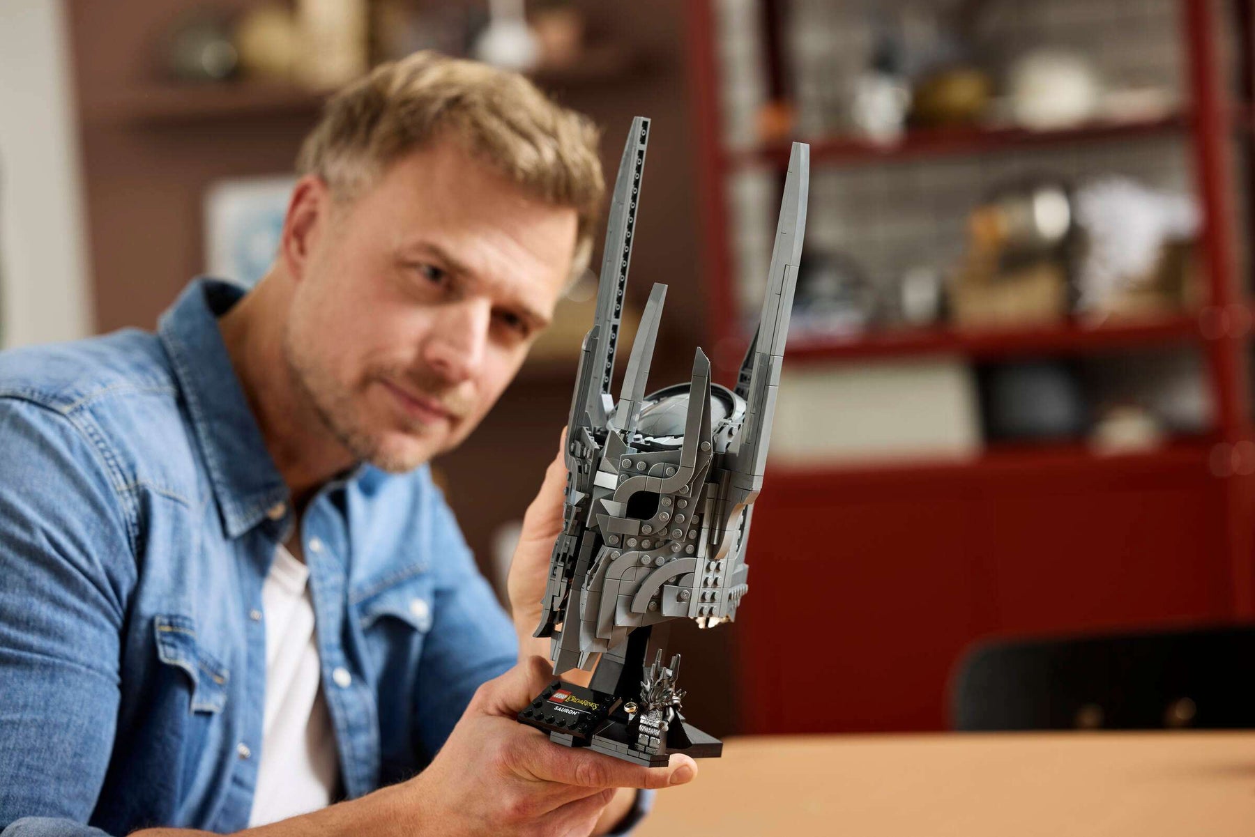 LEGO Icons 11373 Taru Sormusten Herrasta: Sauronin Kypärä