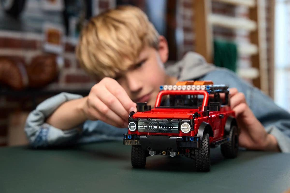 LEGO Technic 42213 Ford Bronco® Maasturi