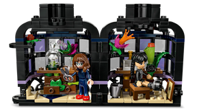 LEGO Wednesday 76784 Musta Daalia