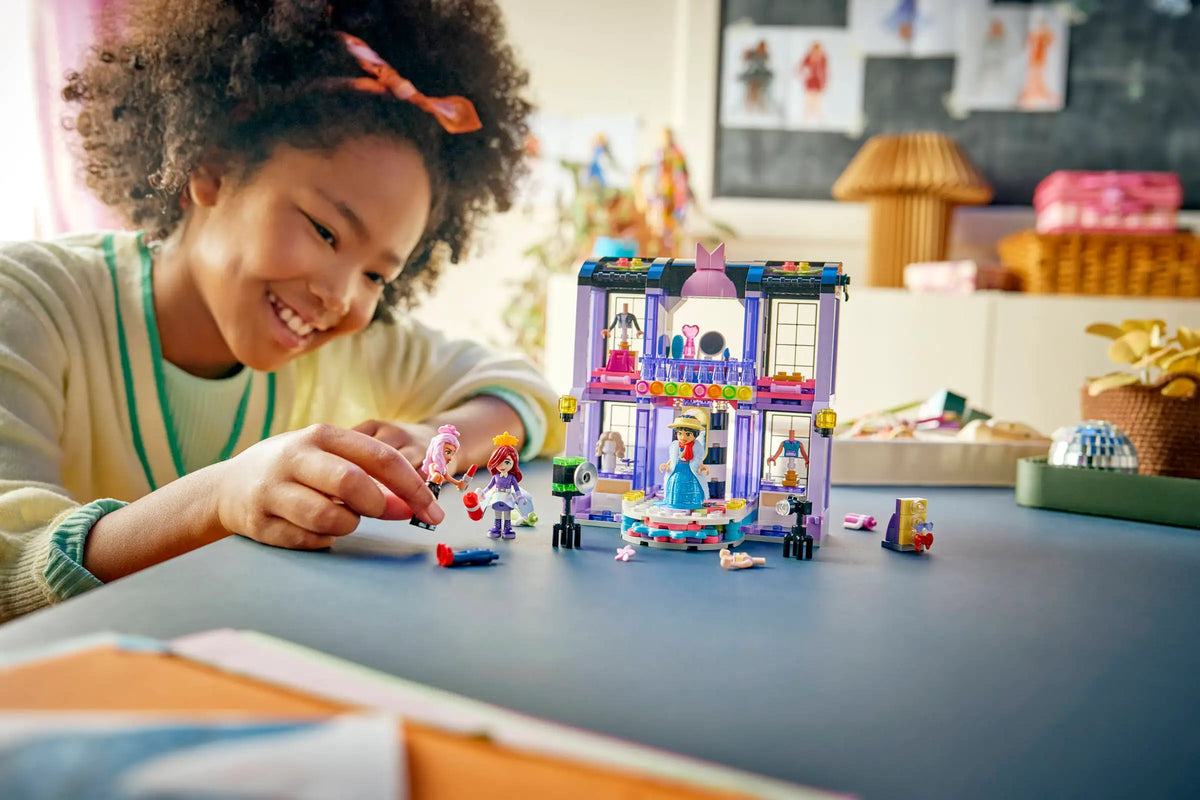 Lego Friends 42685 Heartlake Cityn Muotinäytös