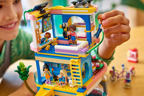 Lego Friends 42689 Heartlake Cityn Ystävysten Kerhotalo