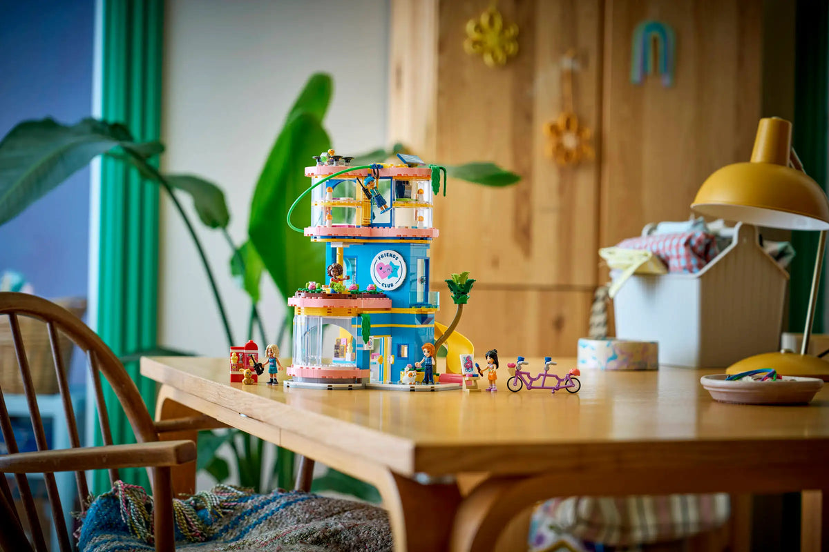 Lego Friends 42689 Heartlake Cityn Ystävysten Kerhotalo