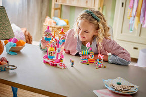 Lego Friends 42700 Karkkien ja Kuppikakkujen Koristama Maailmanpyörä