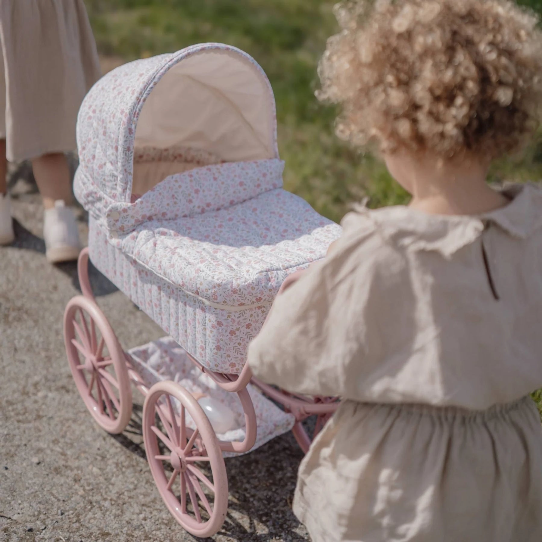 Little Dutch Nukenvaunut Metallirungolla ja Kukkakuosilla